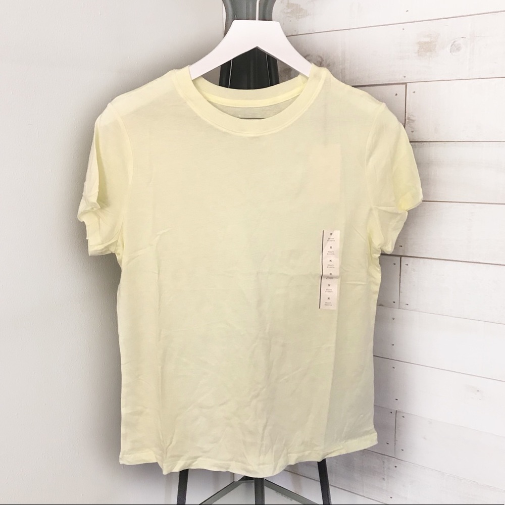 NWT Wild Fable Short Sleeve Yellow T-Shirt Medium